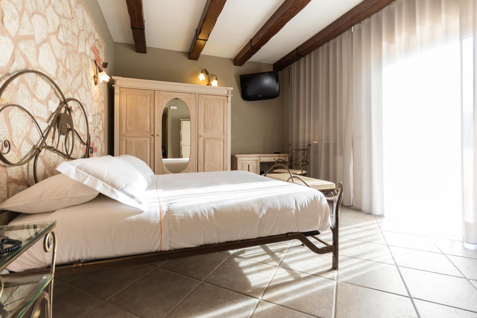 Hotel Don Luis Castel Di Sangro Bagian luar foto